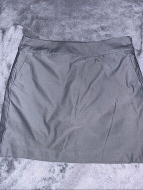 Nike Black Midi Skirt with Clean Silhouette